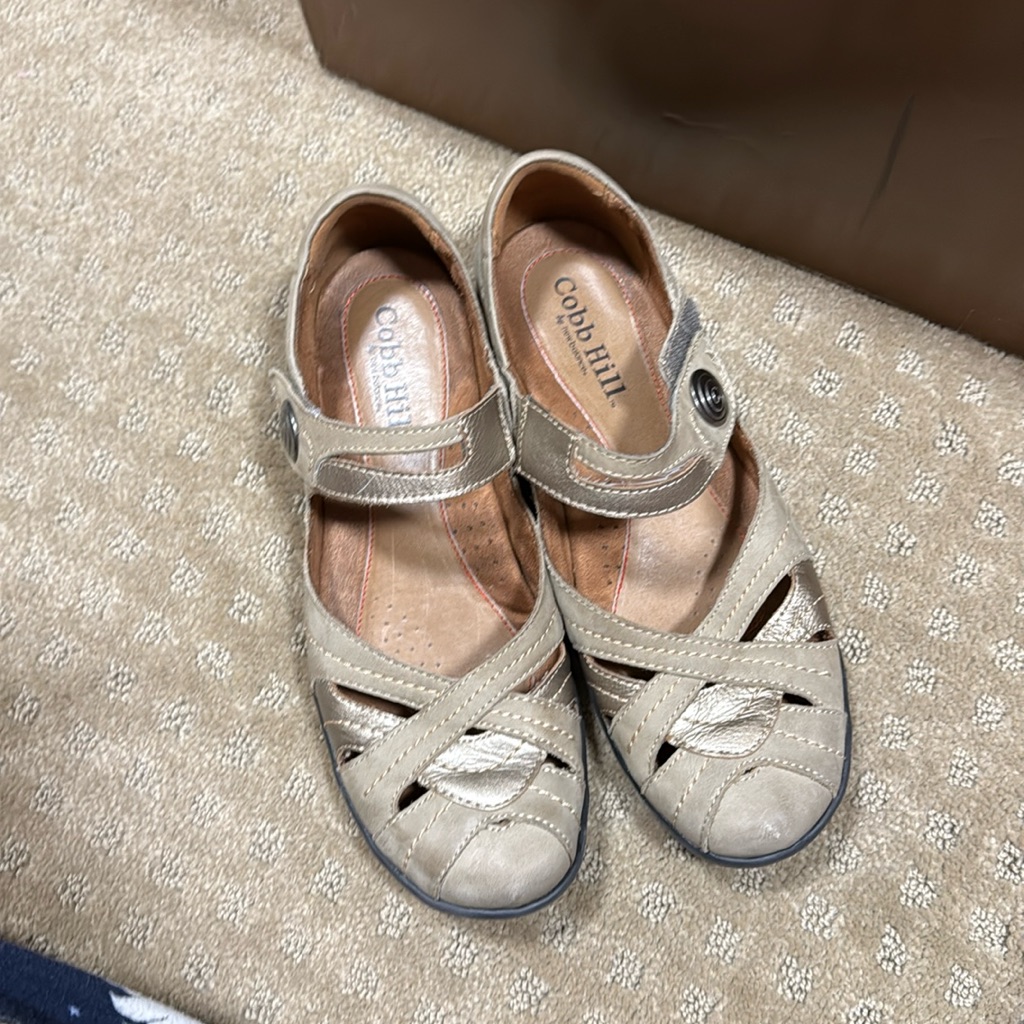Cobb Hill By New Balance Beige And Metalic Gold Mary Jane Flats, 11m
